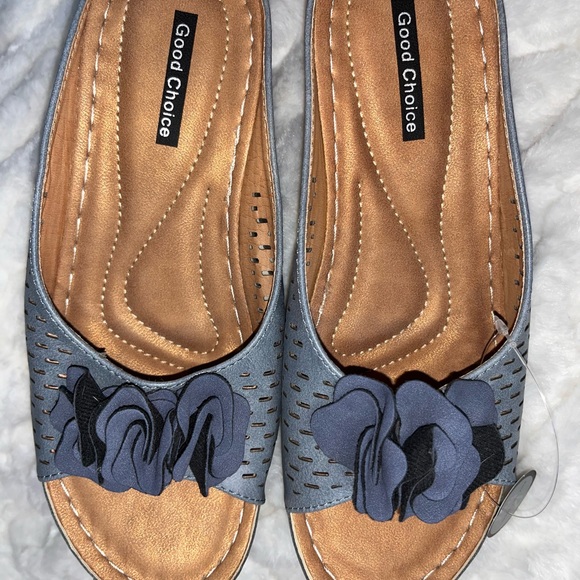 Light blue wedge sandals.  New.  Size 8. - Picture 9 of 9